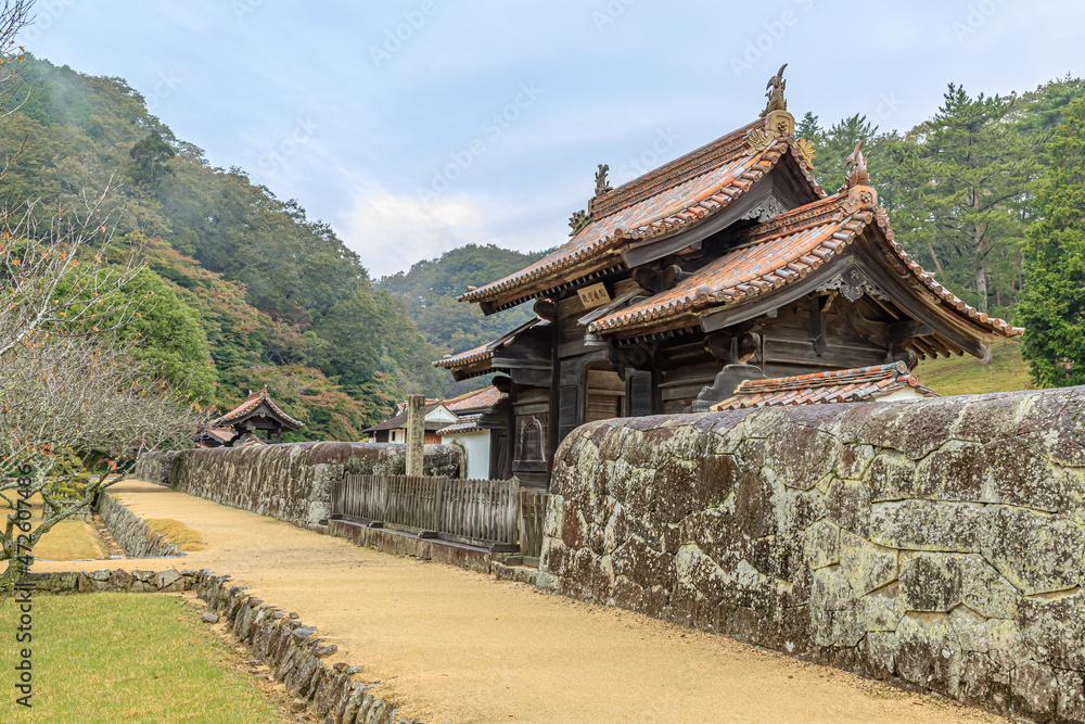 秋の旧閑谷学校 校門 岡山県備前市 Former Shizutani School in Autumn. Okayama-ken Bizen city 秋の旧閑谷学校 校門 岡山県備前市 Former Shizutani School in Autumn. Okayama-ken Bizen city