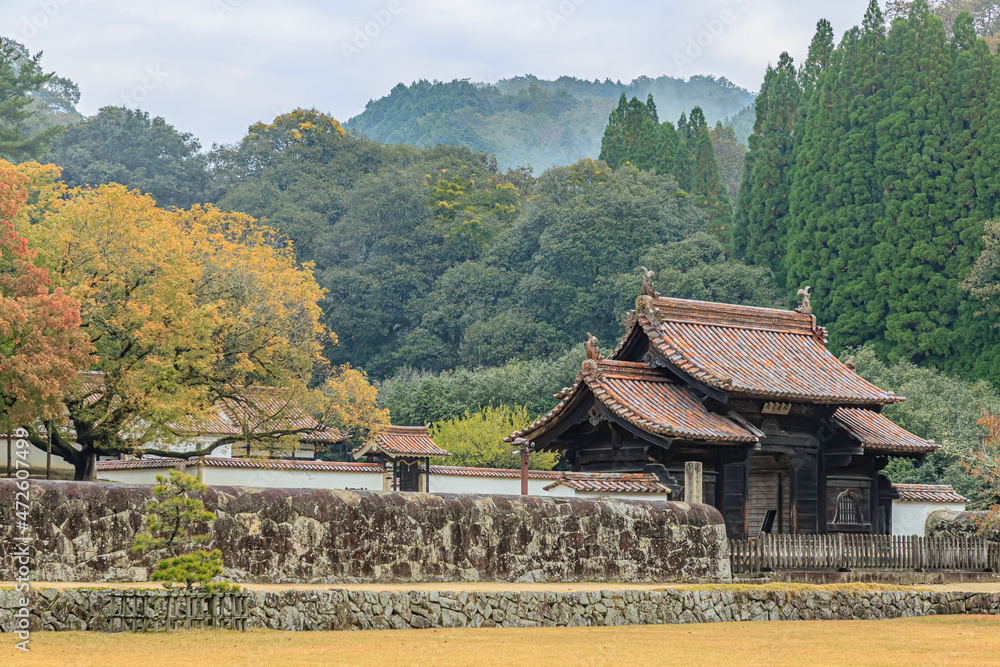 秋の旧閑谷学校 校門 岡山県備前市 Former Shizutani School in Autumn. Okayama-ken Bizen city 秋の旧閑谷学校 校門 岡山県備前市 Former Shizutani School in Autumn. Okayama-ken Bizen city