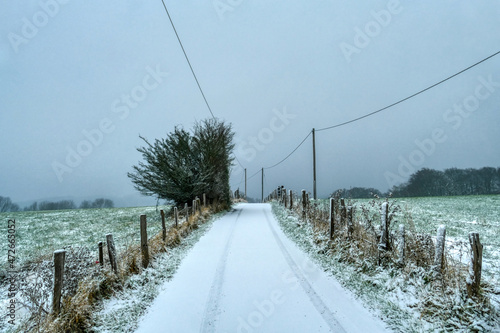 Verschneiter Weg in Hagen Haspe photo