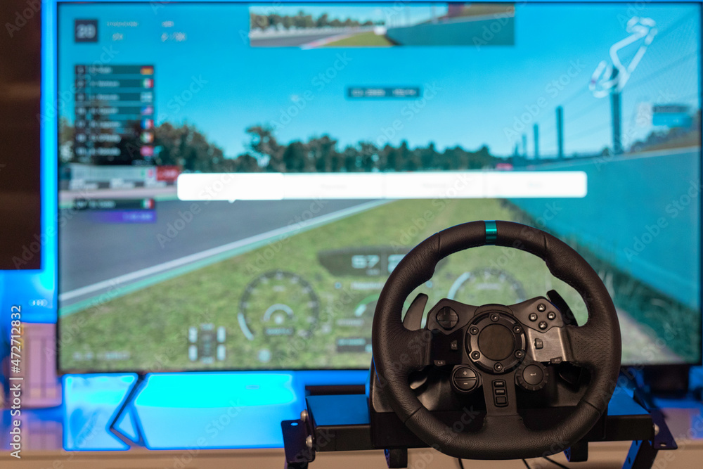 Simulatore di guida, postazione con volante per videogiochi di auto