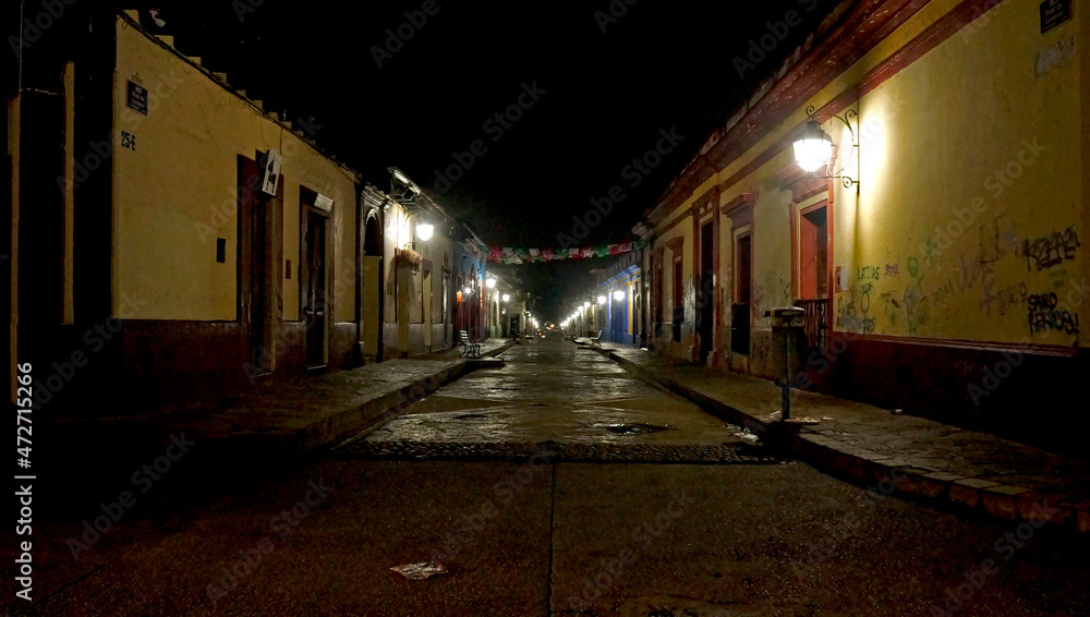 Fototapeta premium Pueblo mexicano de noche