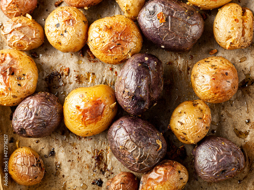 Canvas-taulu Top view close up image showing fresh oven baked potato medley with a variety including purple heart potatoes