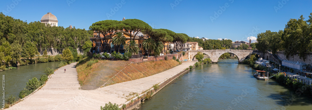 Εκτύπωση καμβά Rome - The panorama of Isola Tiberiana - Tiberian Island with the Ponte Cestio bridge