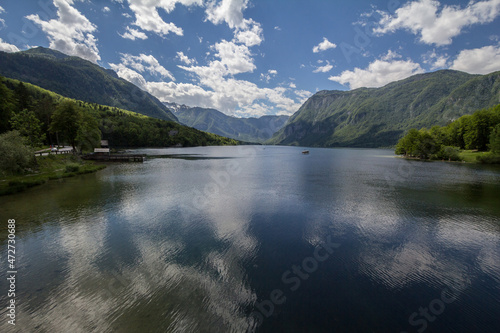 Fototapeta Naklejka Na Ścianę i Meble -  Panorama of Lake Bohinj, also called bohinjsko jezero, on a sunny afternoon. Bohinj lake is a major landmark of the Julian Alps mountain chain in Slovenia, Europe.....