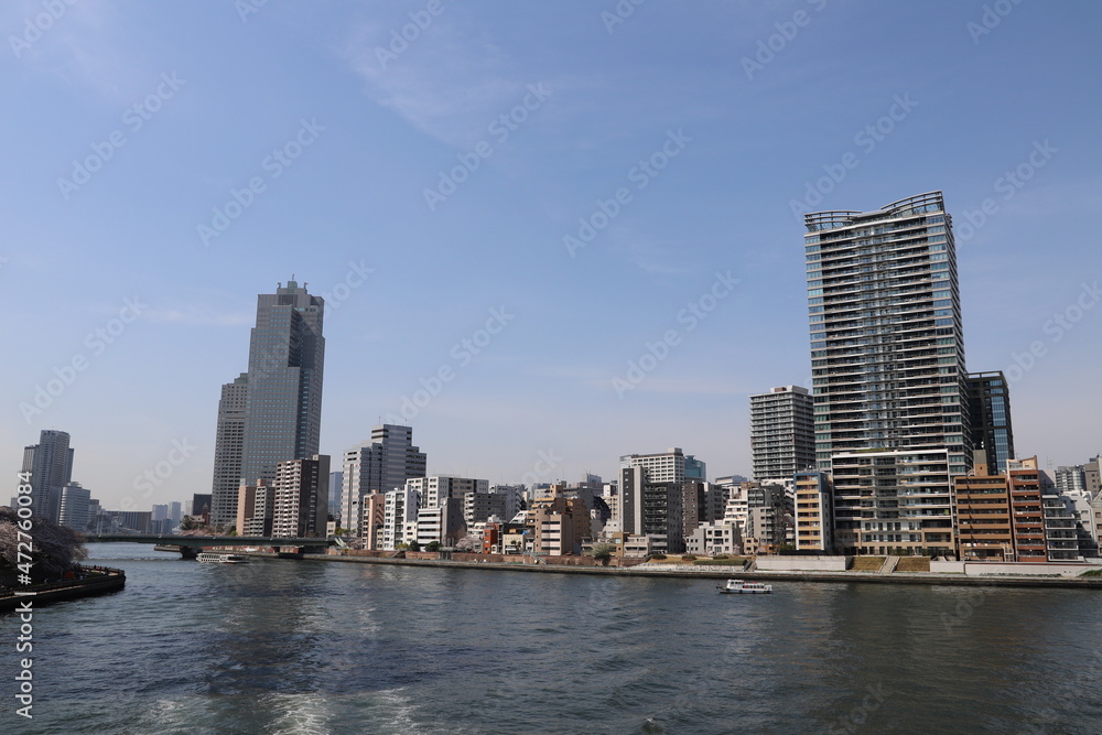 中央大橋から見る春の隅田川（東京都中央区）