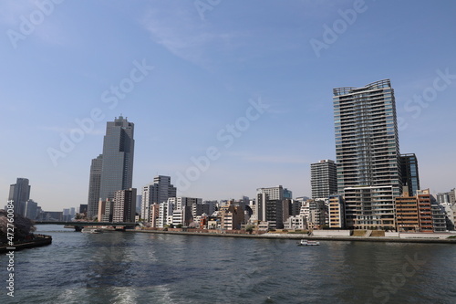 中央大橋から見る春の隅田川（東京都中央区） © てっぴぃ