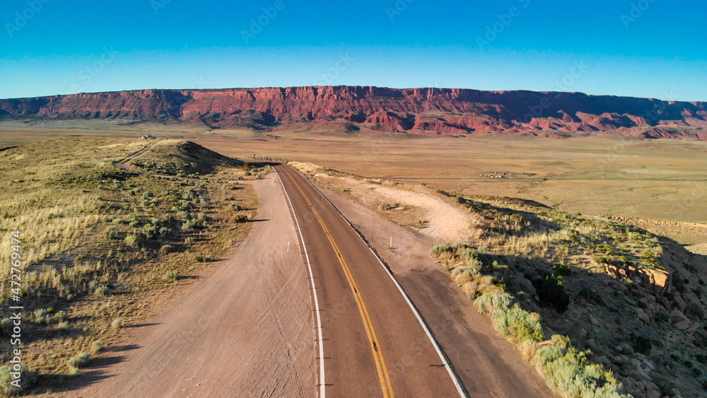 Naklejka premium Aerial view of beautiful road corssing the canyon in summer season