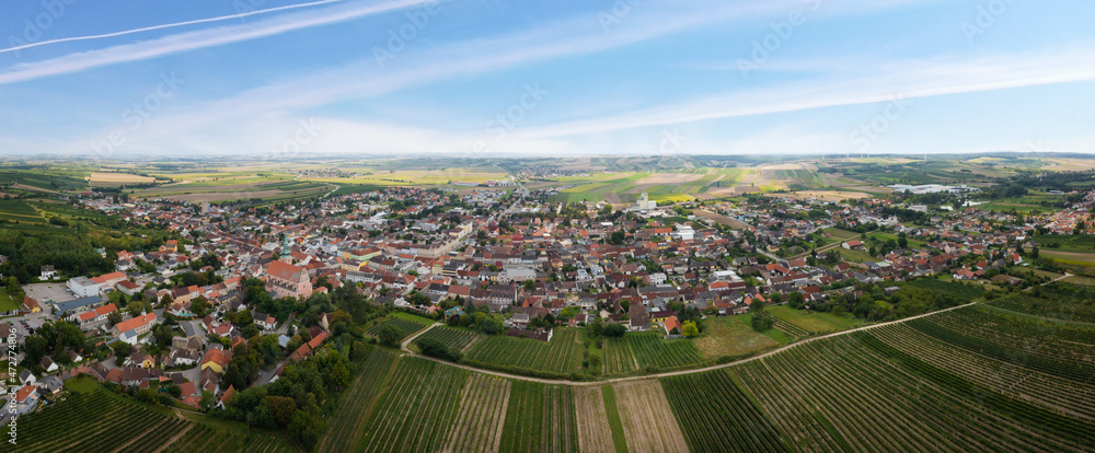 Poysdorf im Weinviertel. Bekannter Weinort und Stadt in Niederösterreich