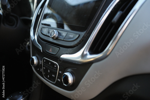 Smart touch screen multimedia system for automobile. © lial88