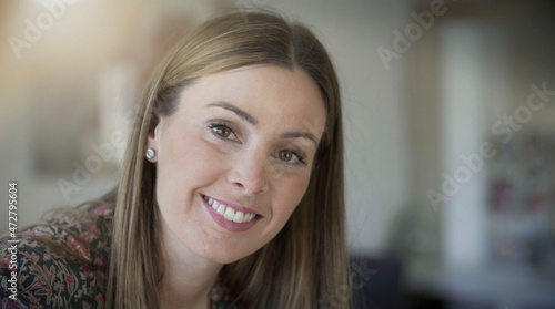 young brunette woman smiling casual in her house Free Download young brunette woman smiling casual in her house - GFXLoad