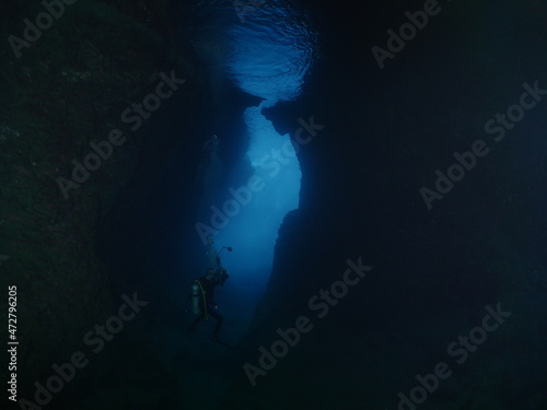 Wallpaper Mural scuba diver photographer underwater taking photos blue ocean scenery of scubadiver with  hobby Torontodigital.ca