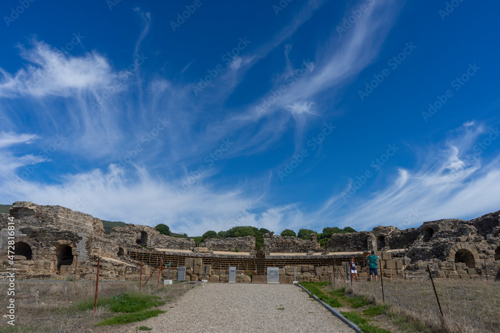 vistas del antiguo teatro romano de la antigua villa romana de baelo claudia en el parque natural del estrecho, Andalucía vistas del antiguo teatro romano de la antigua villa romana de baelo claudia en el parque natural del estrecho, Andalucía