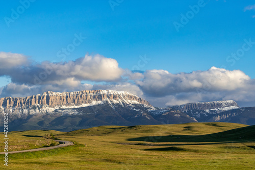 Fotografie Sun River Road and Castle Reef along the Rocky Mountain Front near Augusta, Mont