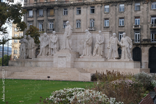 Lajos Kossuth sculpture, Former Minister of Finance of Hungary monument in Budapest photo