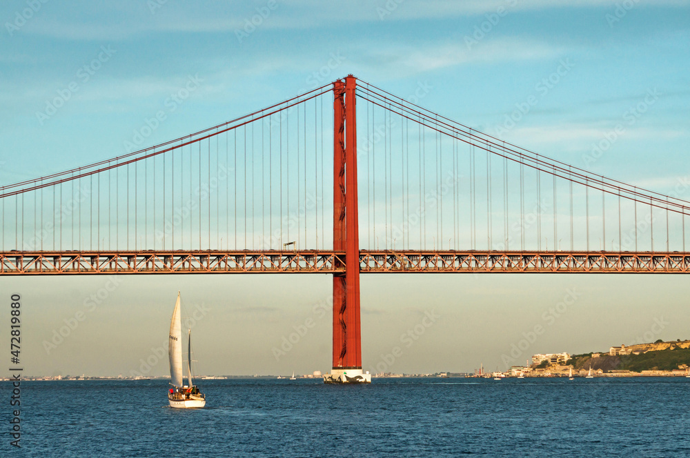 Obraz premium Bridge April 25
