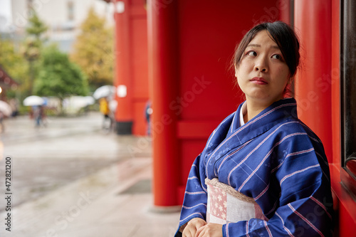 和風 着物を着た日本人女性