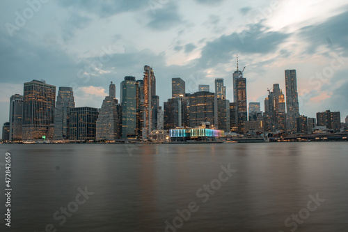 New Yorck City during the day with buildings and clear skies © Erol