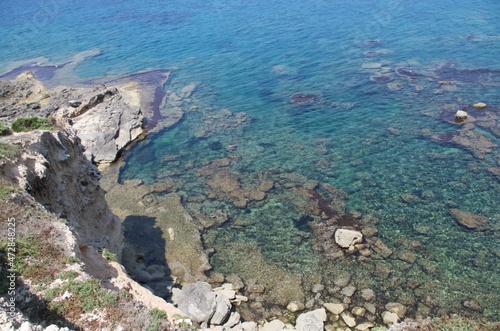 Klippen in Italien Tyrkises klares Wasser