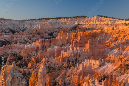 USA, Utah. Bryce Canyon National Park, view south at sunrise towards hoodoo formations in Bryce Amphitheater, from Sunrise Point.