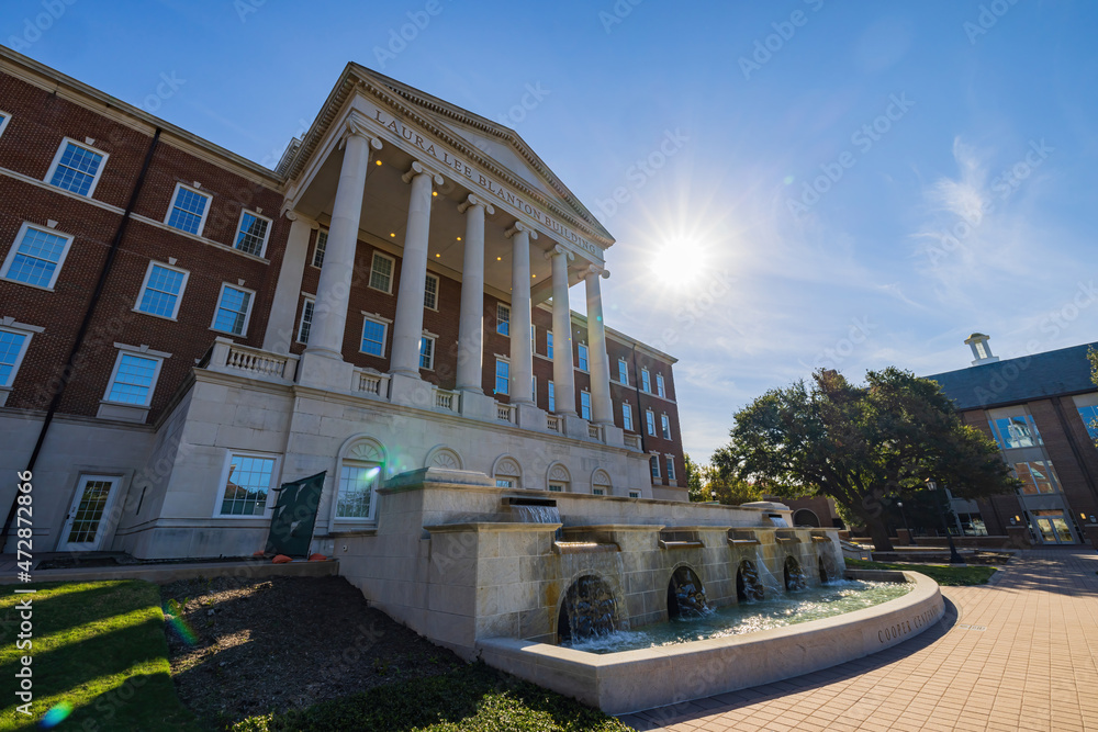 Fototapeta premium Sunny view of the Southern Methodist University
