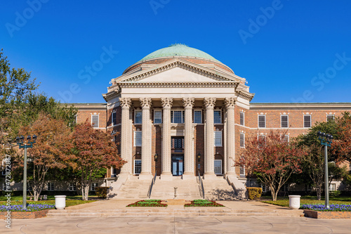 Obraz na płótnie Sunny view of the Dedman College in Southern Methodist University w salonie