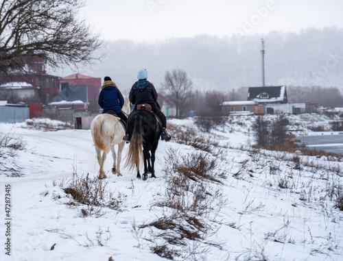 Horseback riding in winter on horseback riders