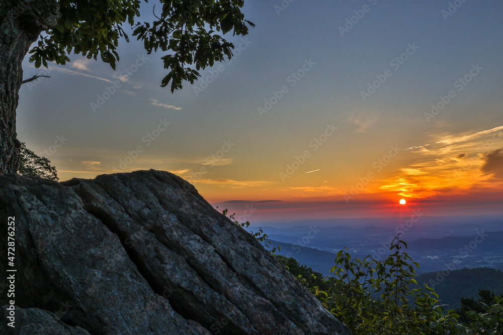 USA, Virginia, Shenandoah National Park, sunrise at Hazel Mountain Overlook