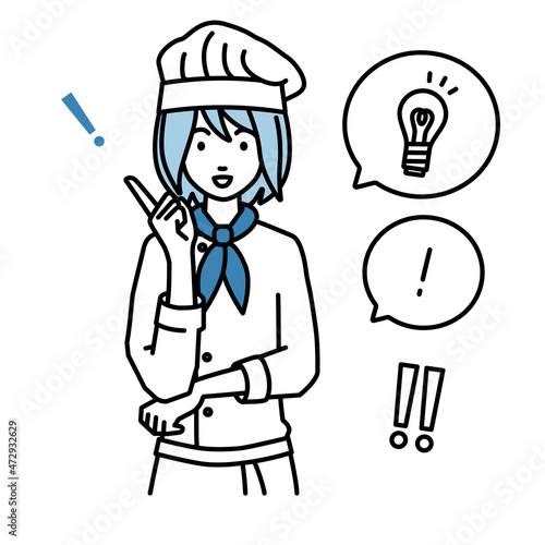 立って素晴らしいアイデアをひらめいた調理師の女性 フキダシに電球と感嘆符のセット