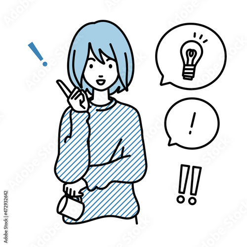 立って素晴らしいアイデアをひらめいたリモートワークの女性 フキダシに電球と感嘆符のセット