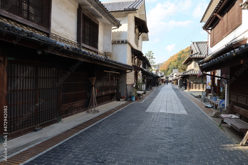 Japanese traditional houses in a tourist spot in Takehara City in Hiroshima Prefecture in Japan 日本の広島県竹原市の観光スポットにある日本的伝統家屋群
