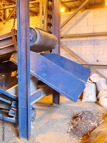 ferrous metal magnetic separator in workshop