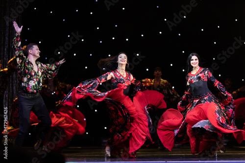 Obraz na plátně A team of musicians, singers and dancers in gypsy costumes singing and dancing o