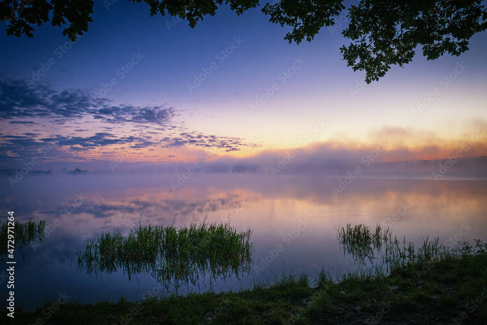 beautiful sunrise over the lake. Autumn sunrise over the Zemborzycki Reservoir. Reflections in the water. - obrazy, fototapety, plakaty 