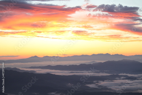 御岳山から見た日の出 © 良季 宮島