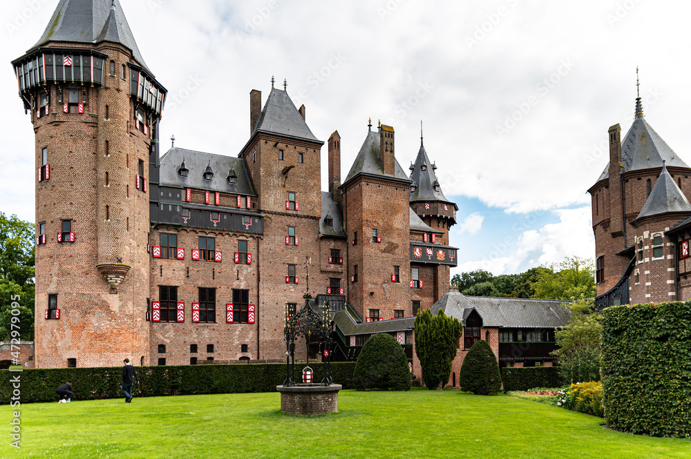 Castel estate with greenery, sky and open spaces in The Netherlands, Kastel De Haar