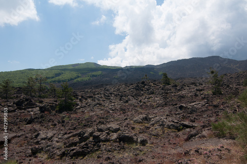 Paesaggio di una colata di lava vulcanica photo
