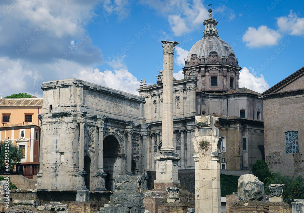 Arch of Septimius Severus and the column of Phocas