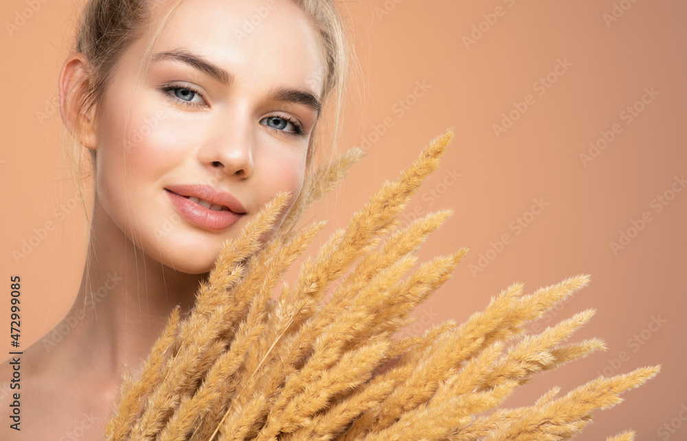 Naklejka premium Portrait of young smiling woman with a healthy skin of a face. Happy girl with a spring field flowers