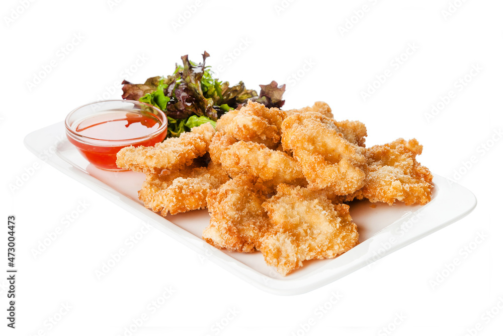 Side view of fried chicken fillet in panko breadcrumbs served with lettuce. sweet and sour sauce in saucepan near dish isolated on white background
Side view of fried chicken fillet in panko breadcrumbs served with lettuce. sweet and sour sauce in saucepan near dish isolated on white background