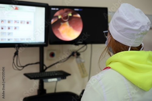 medical student learns laparoscopic surgery on a simulator