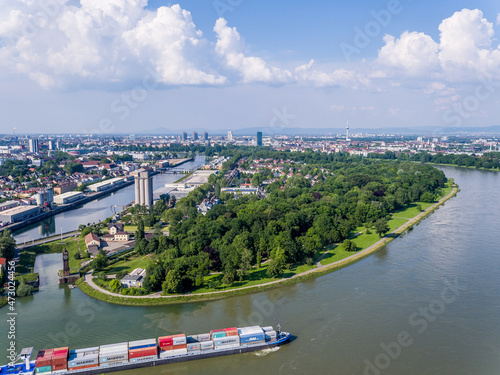 Ludwigshafen am Rhein Wasser Fluss Industriestadt Parkinsel  photo