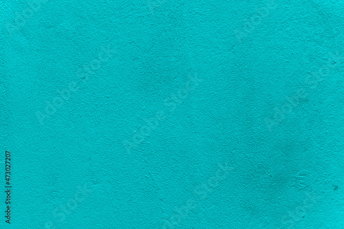 Piękne niebieskie tło, ciekawa tekstura ściany. © insomniafoto