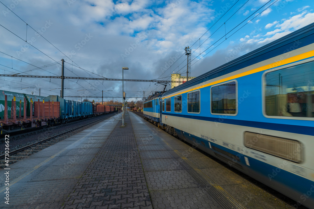 Fototapeta premium Blue electric engine with fast expres train in Plana station in cold winter day
