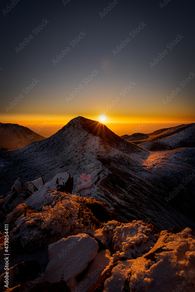 Fototapeta premium 冬の九重連山