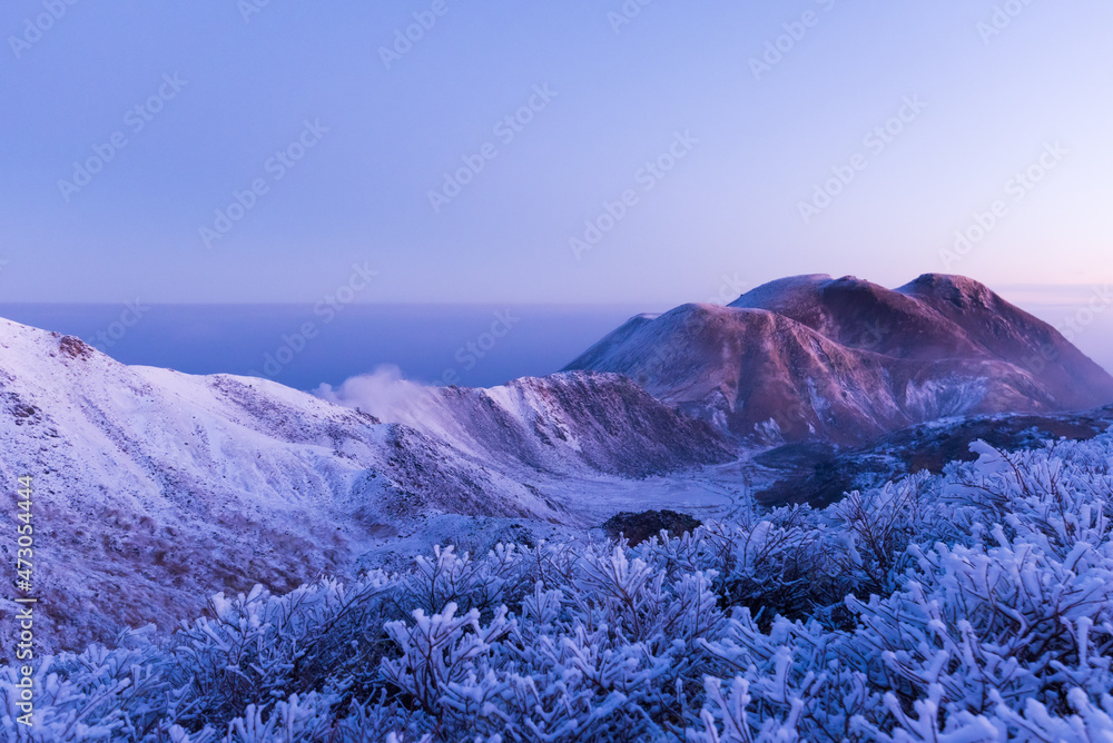 Fototapeta premium 冬の九重連山