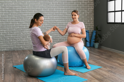 Female trainer practicing y...