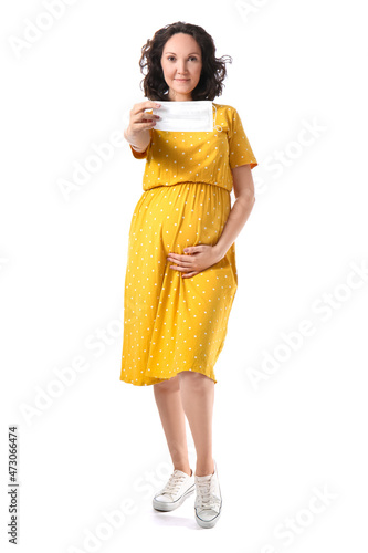Young pregnant woman with m...