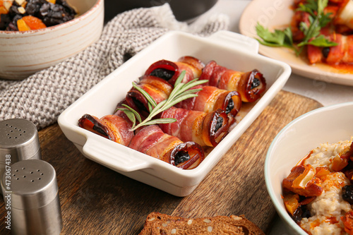 Bacon wrapped prunes with r...