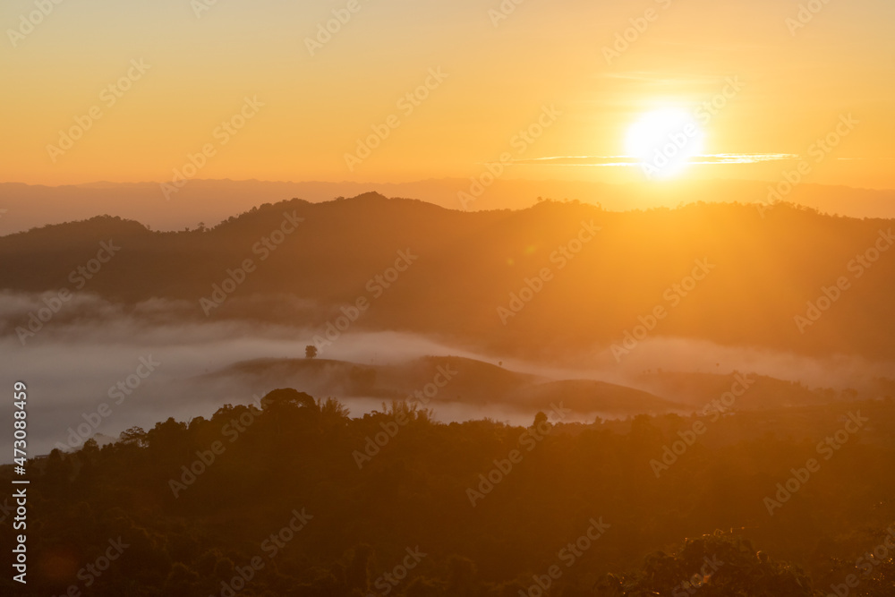 Obraz premium sunrise in the mountains