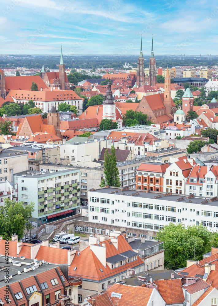 Obraz premium Wroclaw, Poland - largest city of Silesia, Wroclaw displays a colorful Old Town that becomes even more amazing if seen from the top of St Mary Magdalene Church